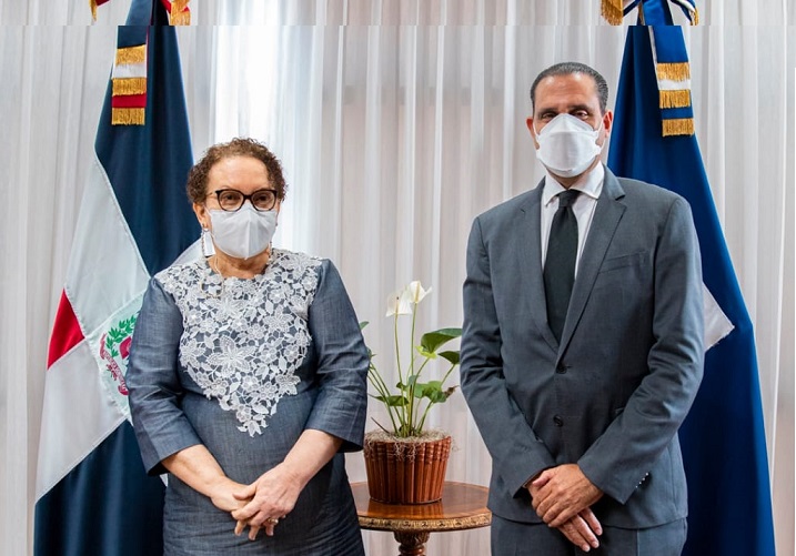 Miriam German junto a Servio Tulio Castanos Guzman 1