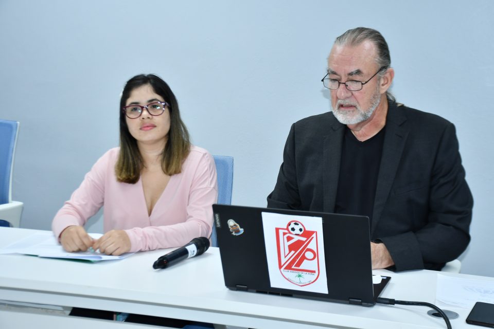 Dra. Aserina Gilbert y el director de Epidemiologia del MSP Ronad Skewes 960x640 2