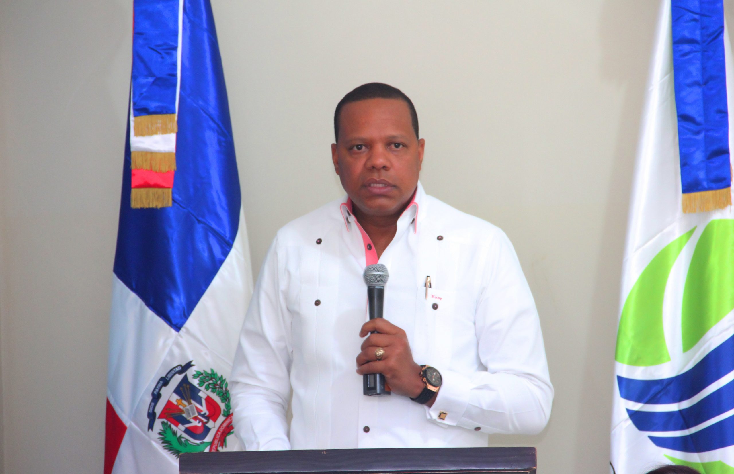 FotoDirector ejecutivo de Pro Consumidor doctor Eddy Alcantara scaled