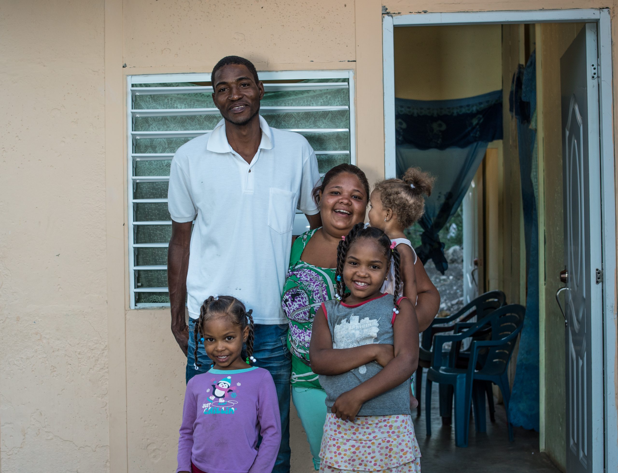 Familia impactada por Habitat Dominicana scaled