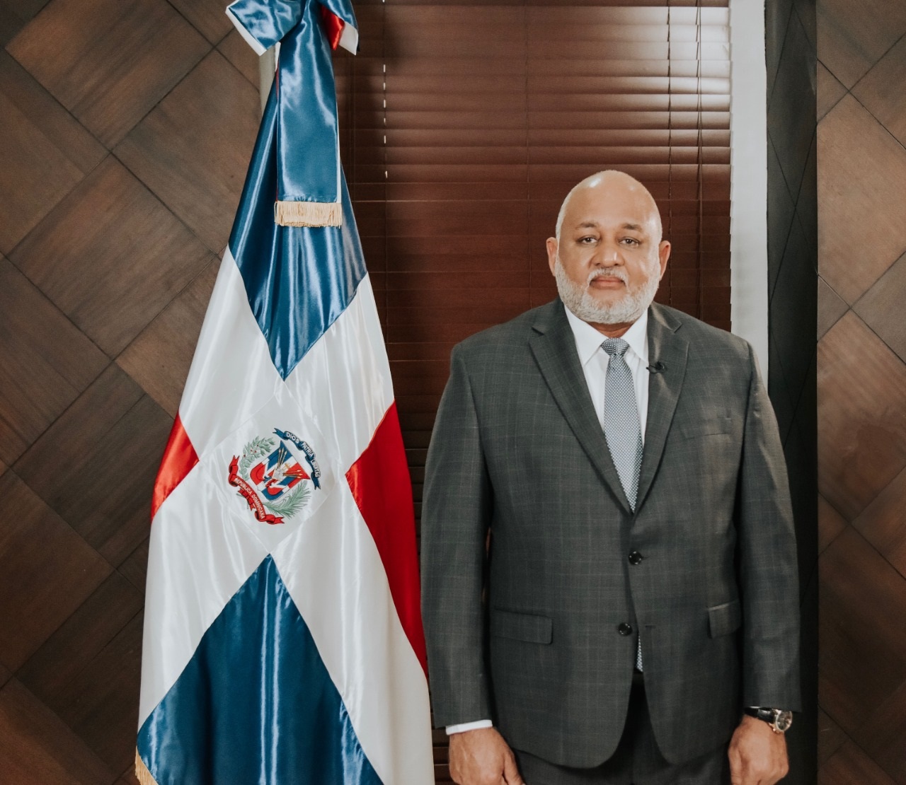 Roberto Fulcar ministro de Educacion