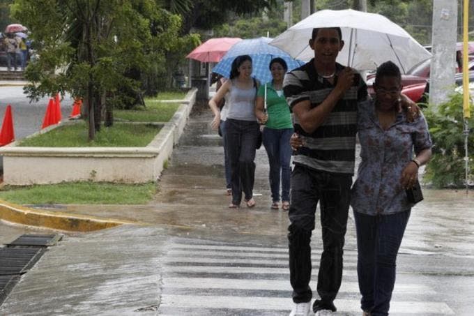 las lluvias debiles estaran presentes los primeros dias de la semana