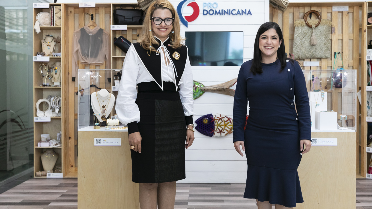 Michelle Cohen Embajadora Dominicana en Canada junto a Biviana Riveiro Directora Ejecutiva de Prodominicana