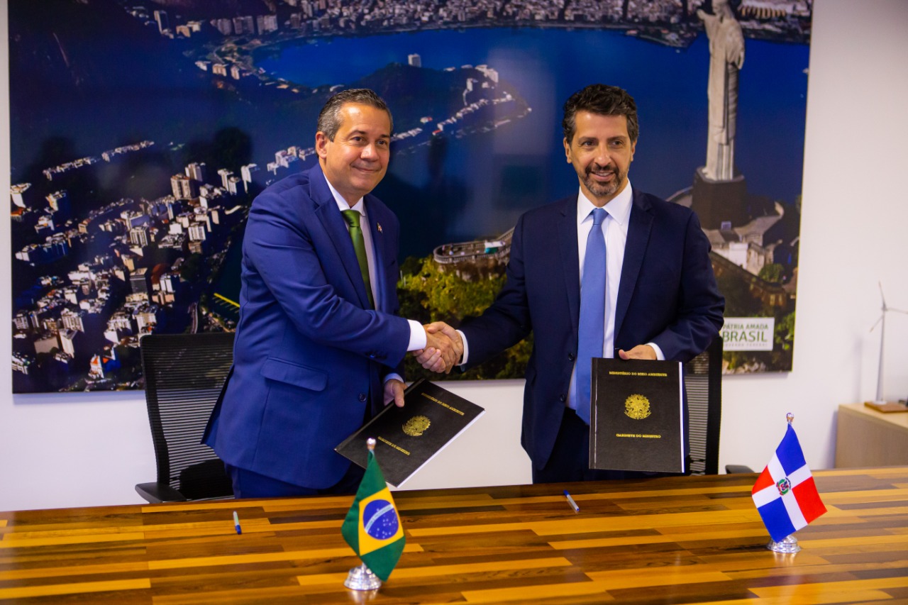 3 Ministro Orlando Jorge Mera durante encuentro con directivos EMBRAPA