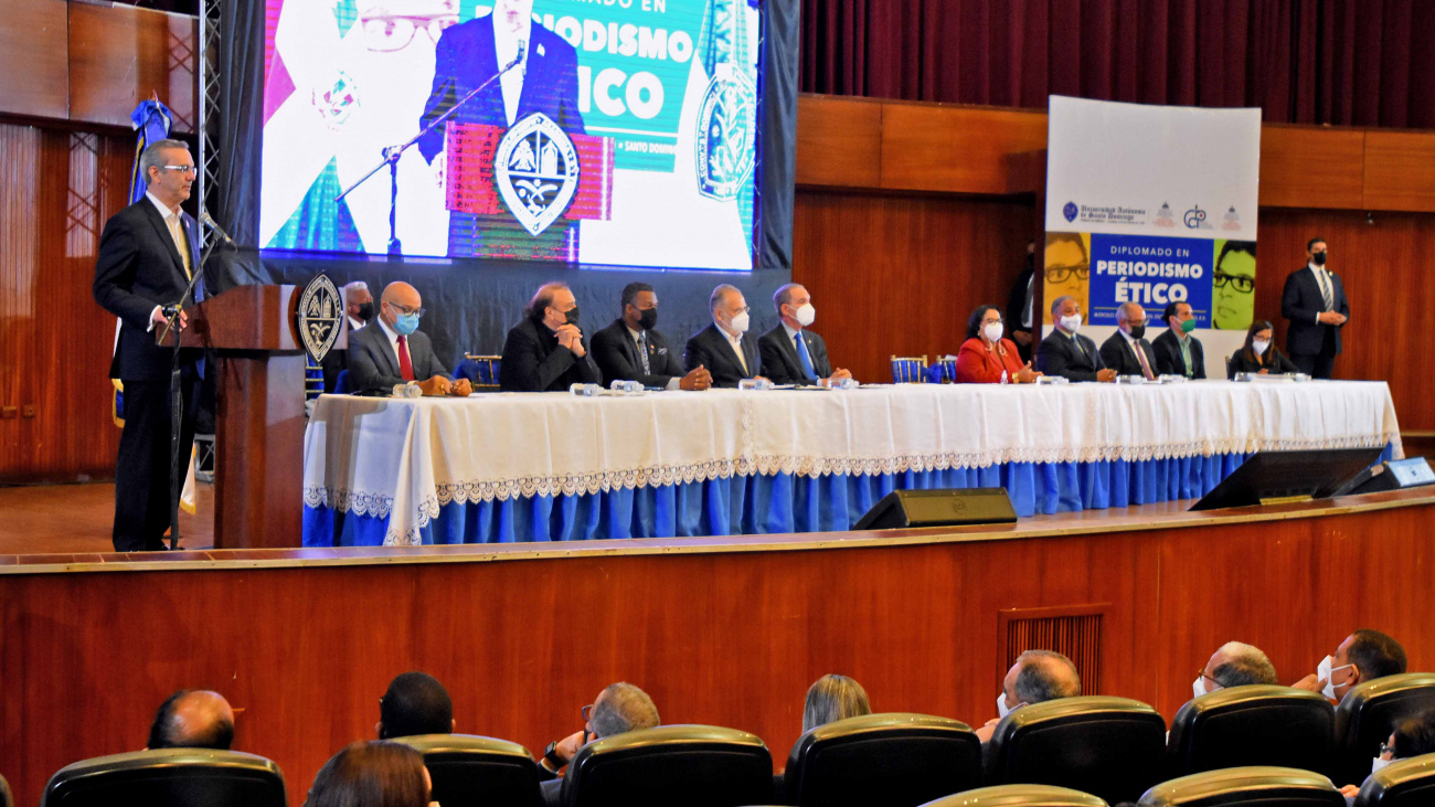 GRADUACION DIPLOMADO PERIODISMO ETICO 02