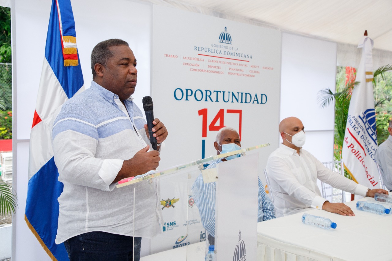 Tony Pena inaugura Programa 14 24 en Nagua