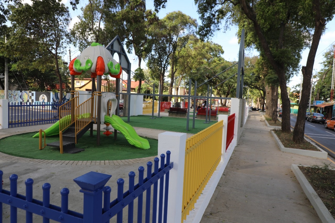 Parque infantil avenida Hnas. Mirabal