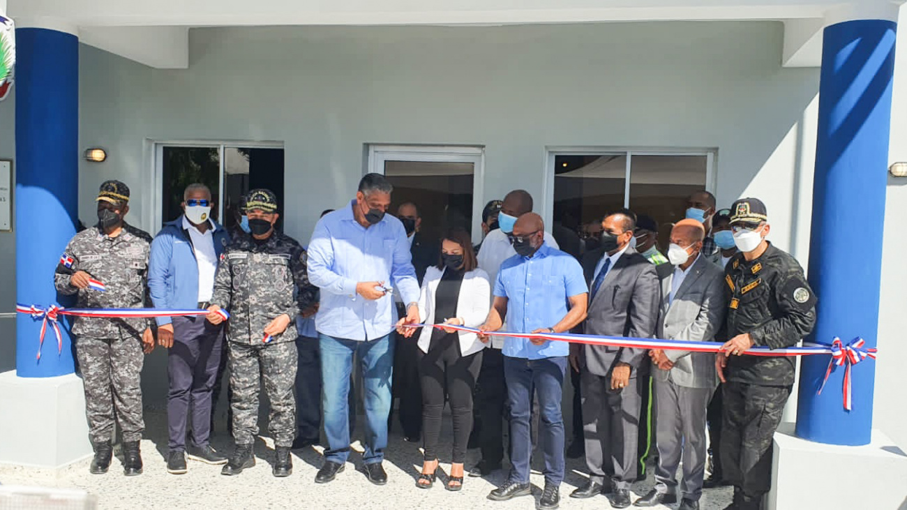 Corte de cinta inaugural destacamento Caleta