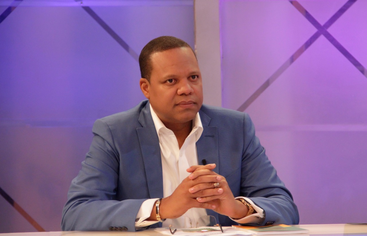 Foto El director ejecutivo de Pro Consumidor Eddy Alcantara 5