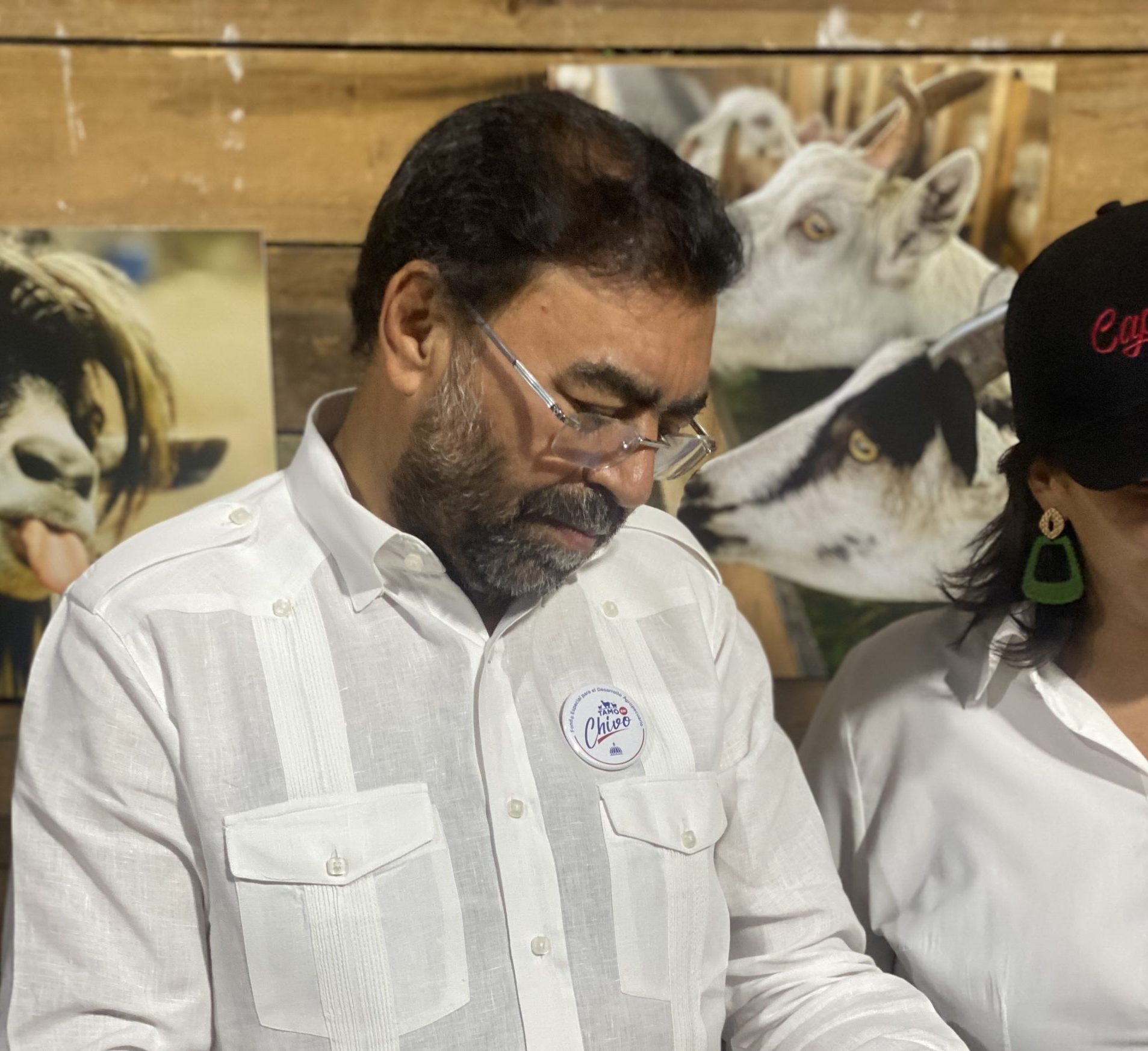 Foto 1. Olmedo Caba Romano recorre la feria scaled e1647793112144