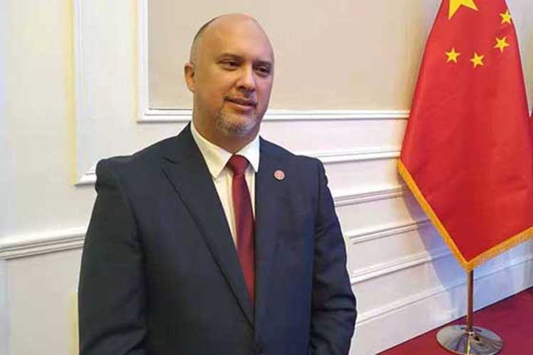 Carlos Miguel Pereira 1