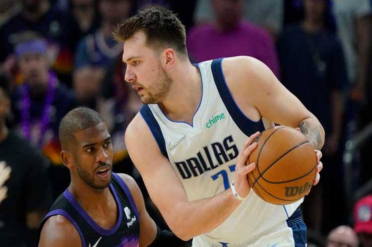 EEUU NBA Dallas Mavericks vs Phoenix Suns 1