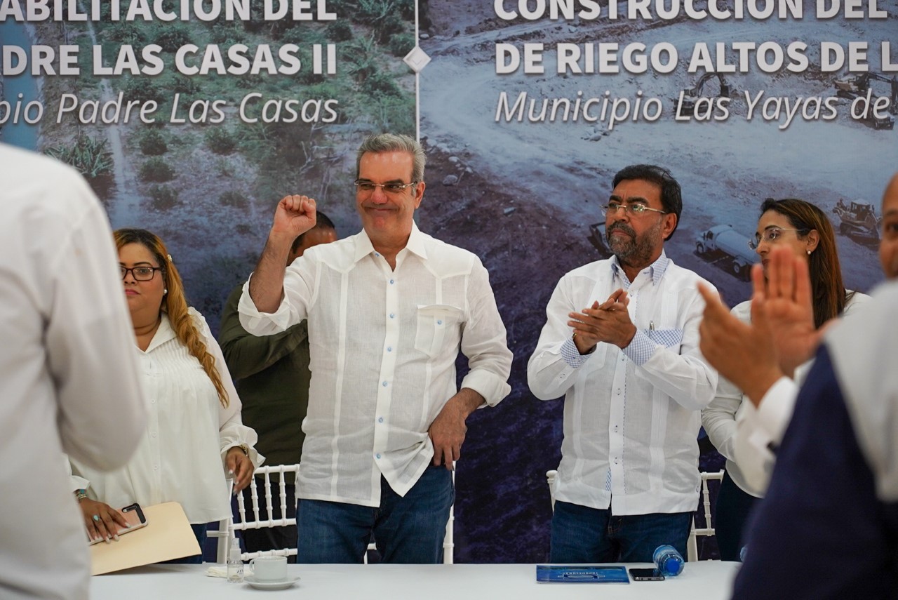 Foto 1. El presidenteLuis Abinaderencabeza el acto de inicio de trabajos en Padre Las Casas.