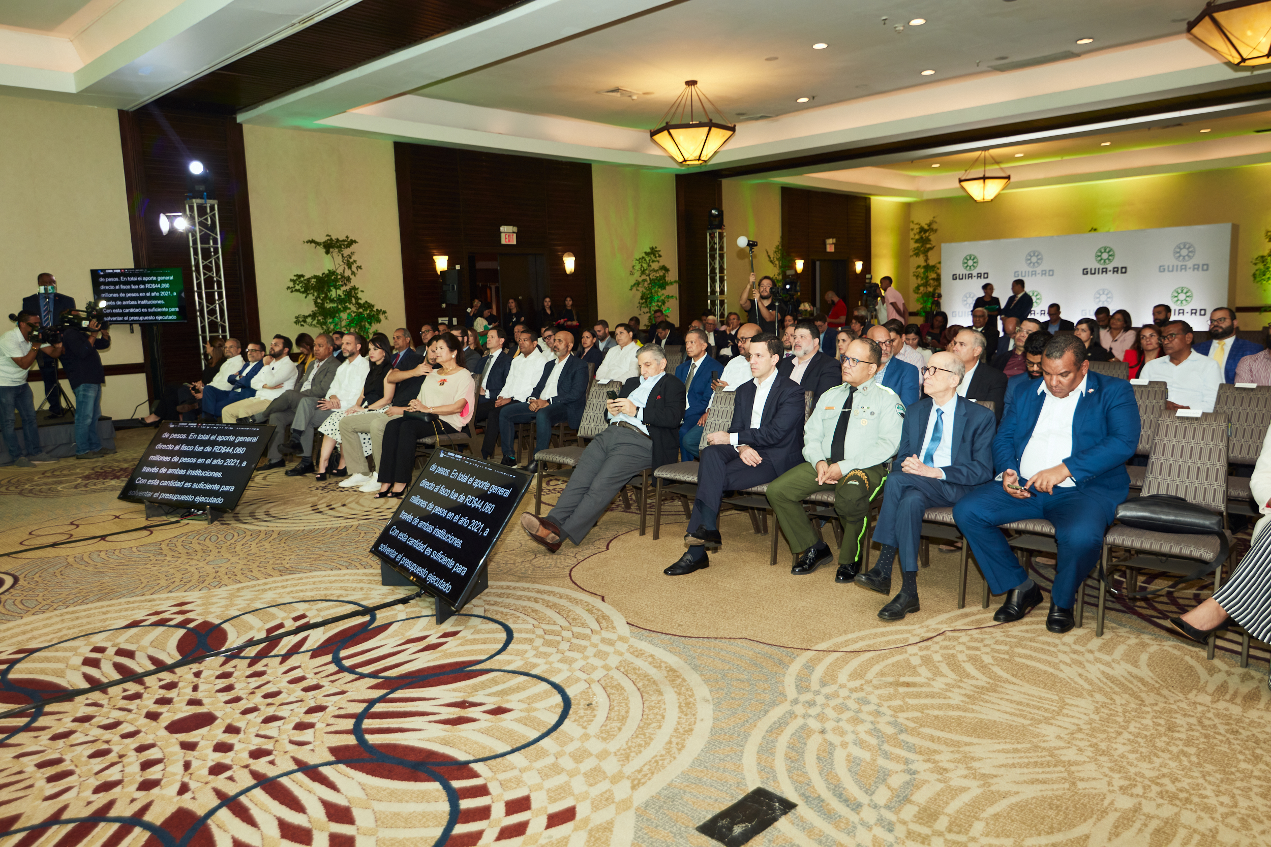 Foto 5 Vista parcial del publico.