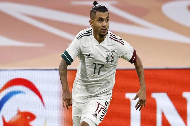 delantero Jesus Tecatito