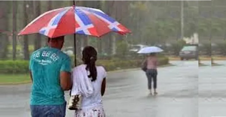 Lluvia y paragua con bandera dominicana