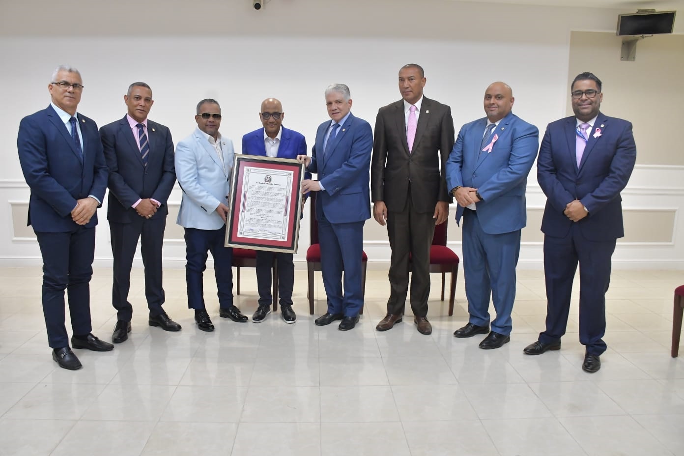 El Senado de la Republica reconoce trayectoria musical del maestro Dionis Fernandez 4