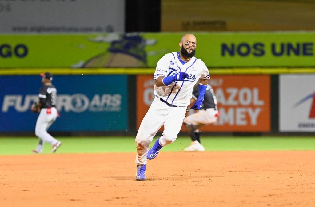 Emilio Bonifacio triples 16.10.22 2022 10 16 at 9.23.33 PM 1024x675 1