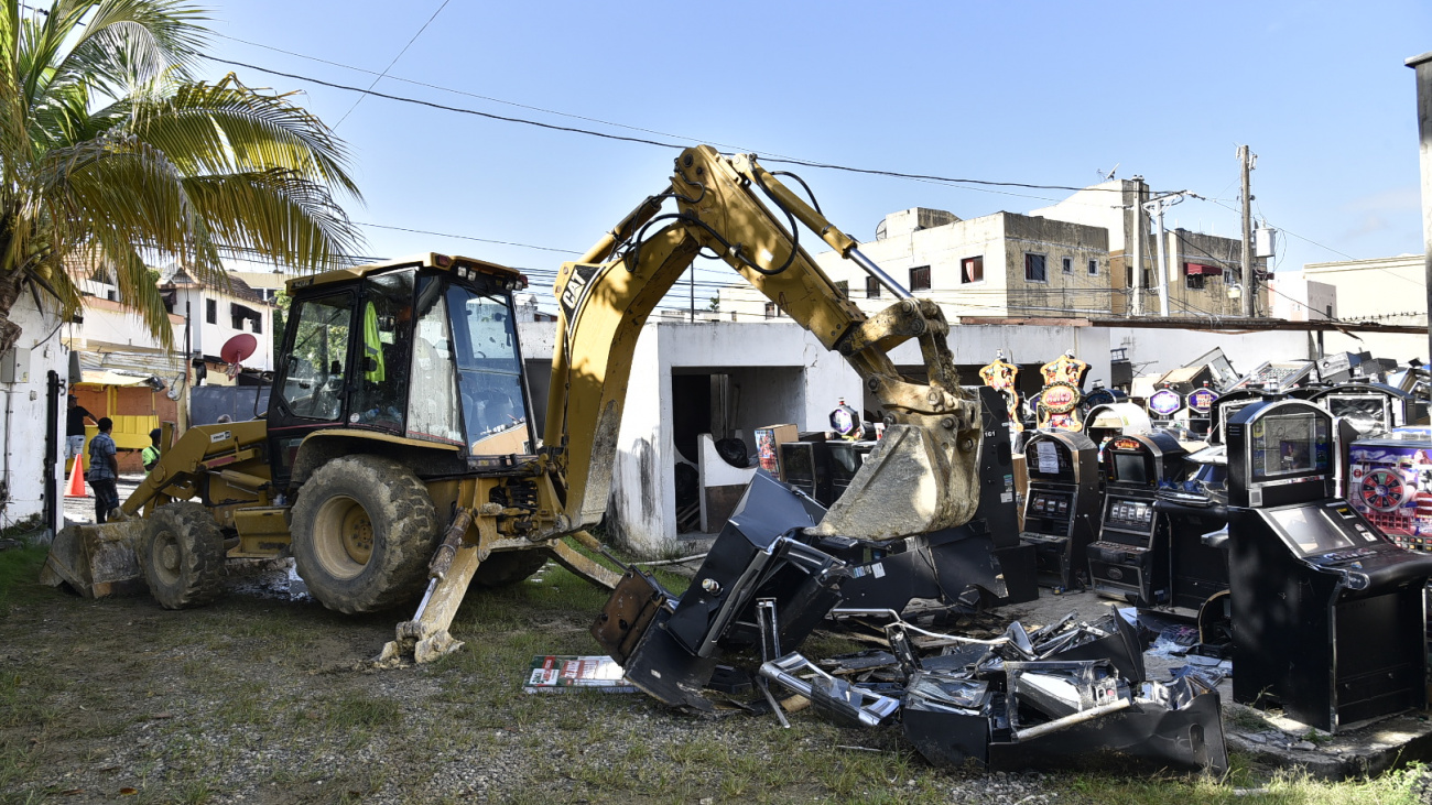 2. Hacienda destruye 2338 equipos utilizados para operacion ilegal de juegos de azar