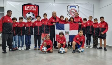 Escuela de Fútbol Bauger y DNCD despiden delegación participará en la copa  “dile no a las drogas” | TRA Noticias