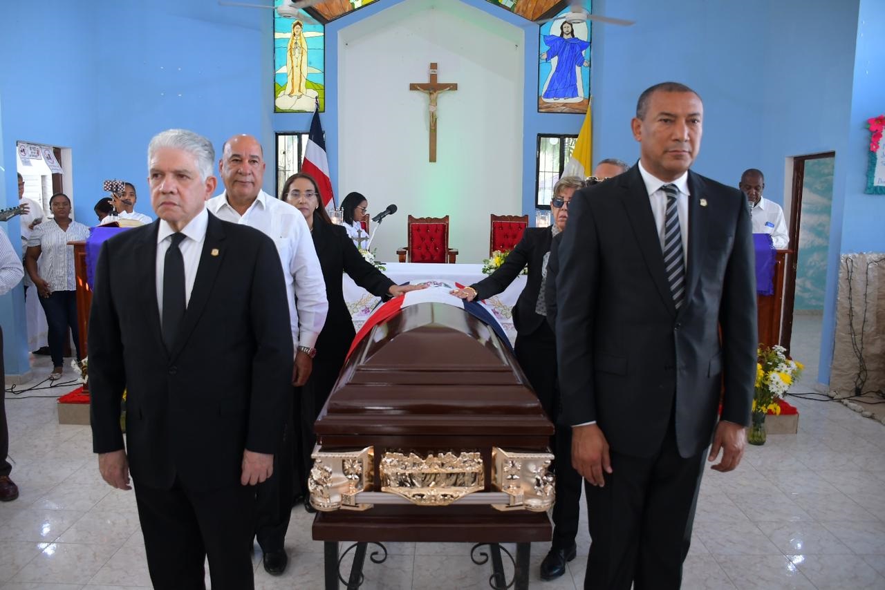 Senadores realizan guardia de honor en funeral del exsenador Francisco Jimenez Reyes 3 1