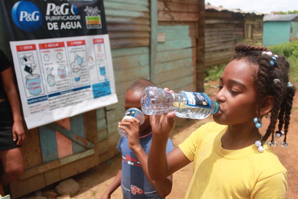 Foto 1 Ninos de comunidades rurales tienen acceso al agua potable por el Proyecto agua potable BRA