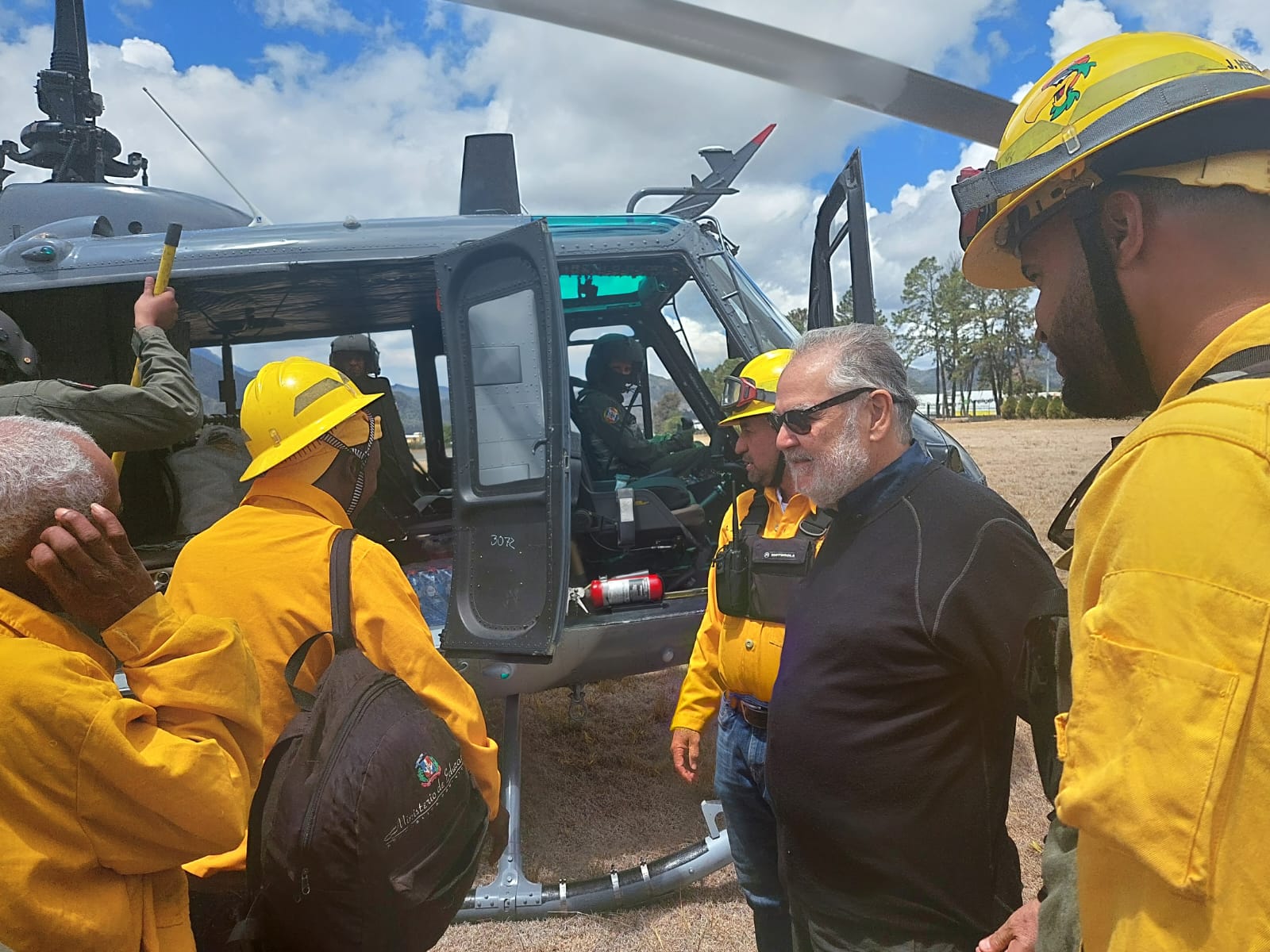 Foto 1. Medio Ambiente integrara 100 bomberos forestales a las labores de respuesta en el Parque Nacional Jose del Carmen Ramirez.