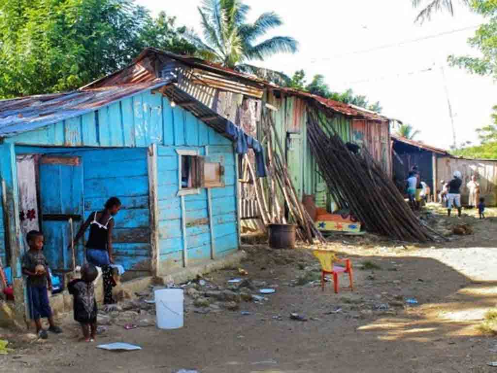 dominicana pobreza frontera