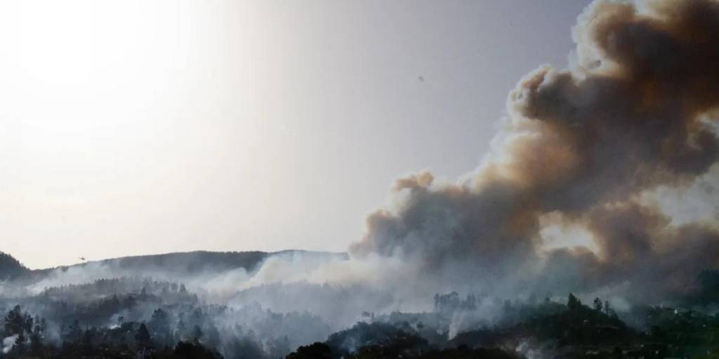El incendio de Canarias avanza sin control sobre 4.500 hectareas con 2.000 evacuados