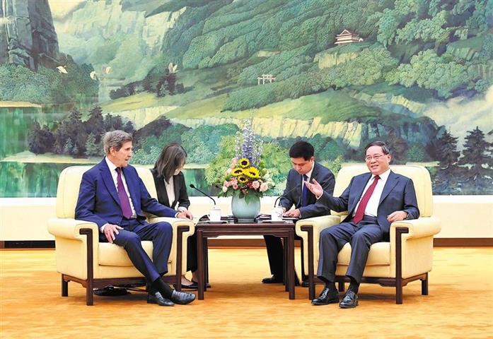 John Kerry y Li Qiang