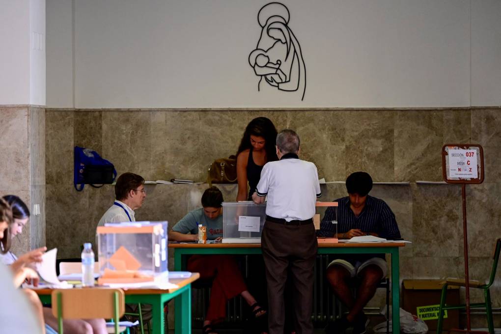 La participacion en los comicios espanoles supera el 40 en las primeras horas de votacion