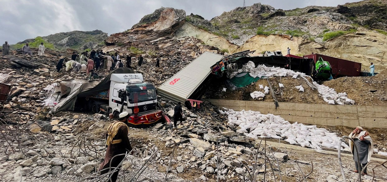 Mueren ocho ninos en un deslizamiento de tierra en el noroeste de Pakistan