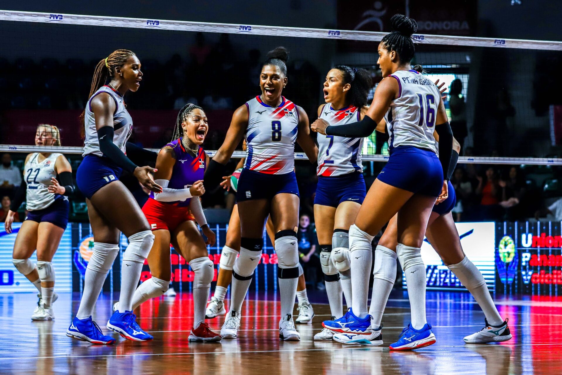 las reinas celebran triunfo ante usa scaled 1