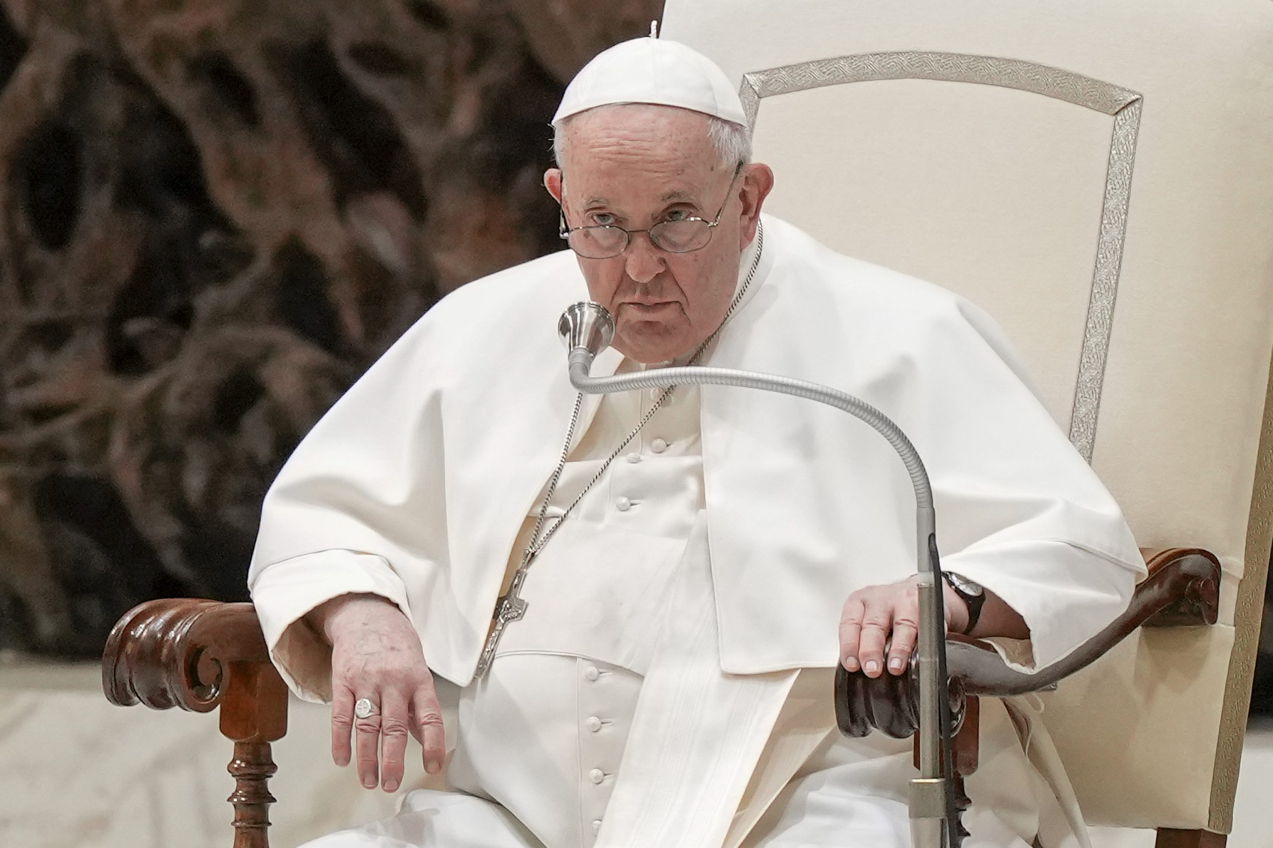 El papa Francisco expresa su profunda tristeza por los incendios y reza por Hawai