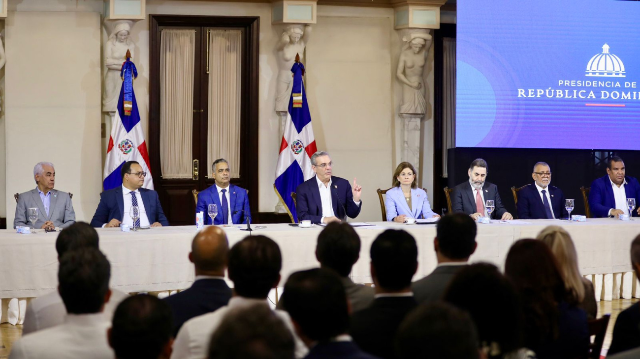 Presidente Abinader destaca que su gobierno ha firmado 34 contratos de energía renovable (1)