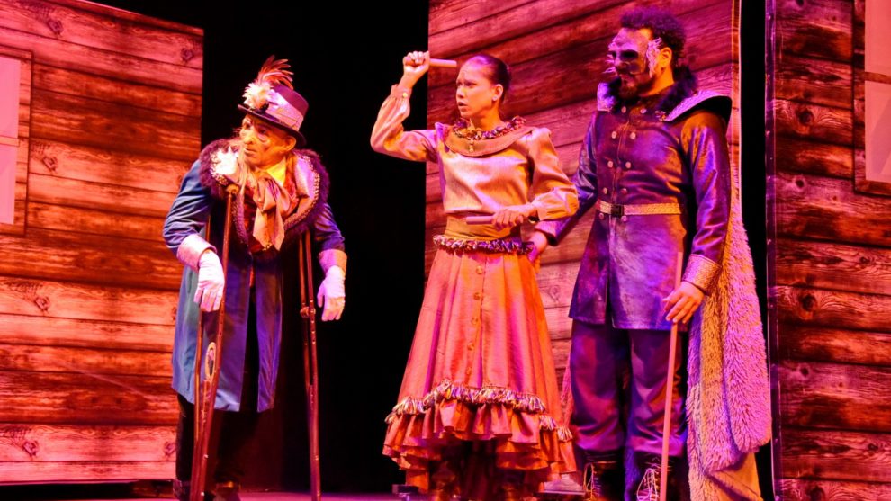 A nivel nacional, está dedicado a la actir Karina Noble