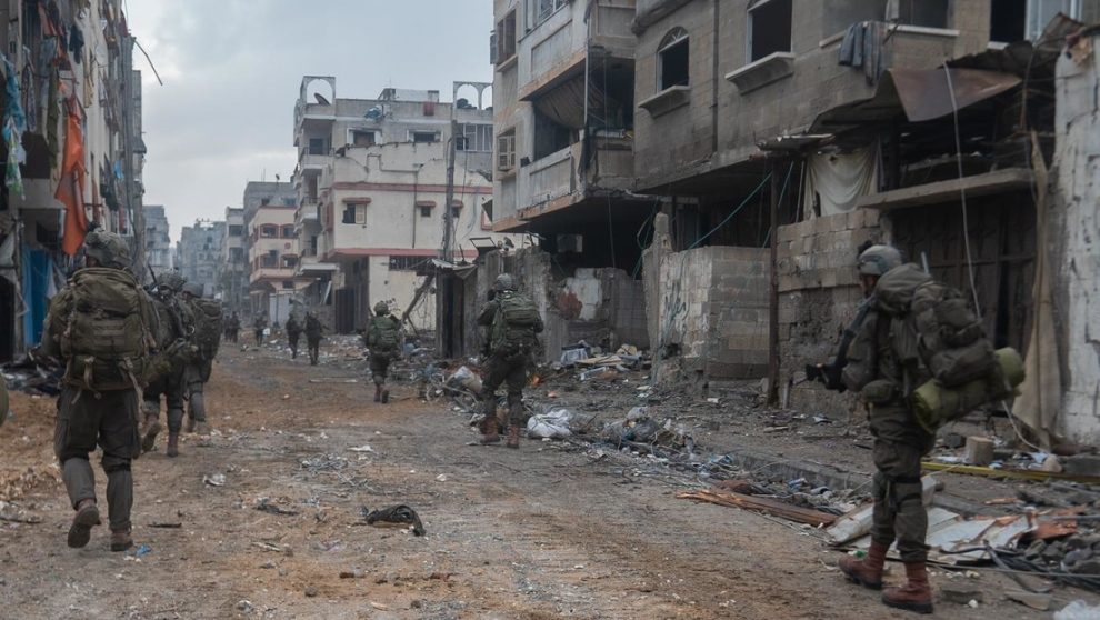 6558d7f159bf5b67700a738f