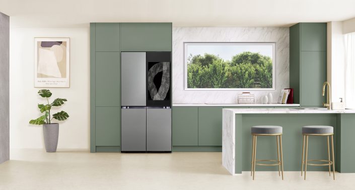 Kitchen with Bespoke 4 Door Flex™ Refrigerator with AI Family Hub™ 1 e1703692109352