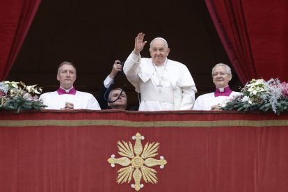 Pope Francis leads Urbi et Orbi blessing in St Peter's Square