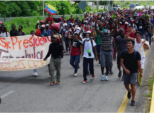 Caravana de migrantes en EE.UU pretende llegar a Texas