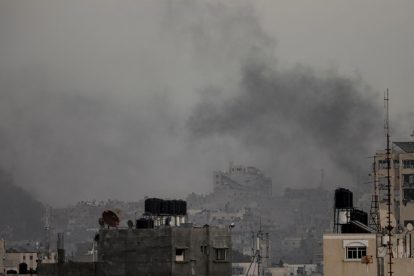 Israeli air strikes on Khan Yunis