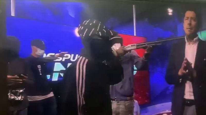 Un grupo armado interrumpe una transmisión en vivo de un canal de TV en Ecuador - CANALTRARD - Ultimas Noticias