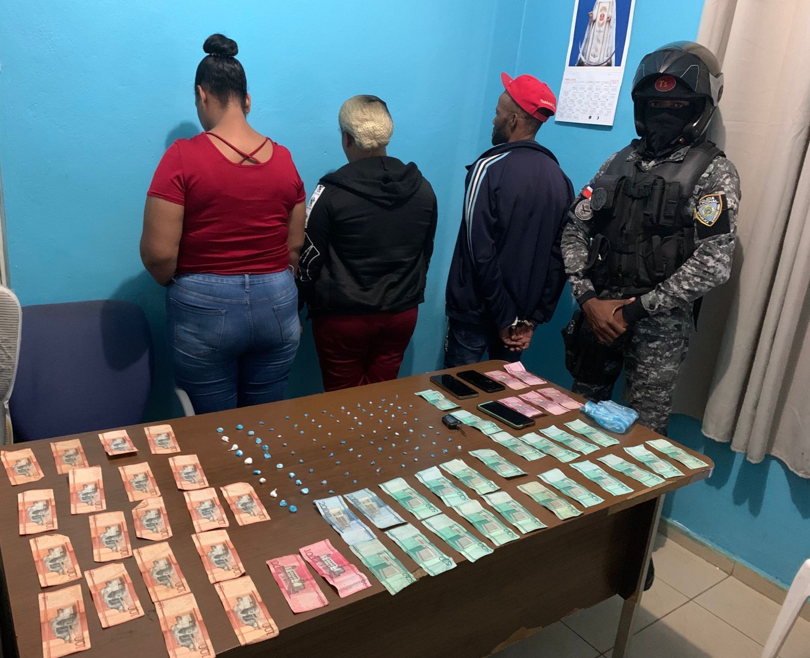 Detienen dos mujeres y un hombre con 94 porciones de cocaína en ...