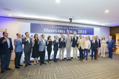 Foto 3, Juramentación de la directiva de Adoexpo.