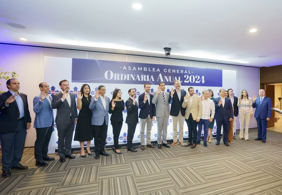 Foto 3, Juramentación de la directiva de Adoexpo.