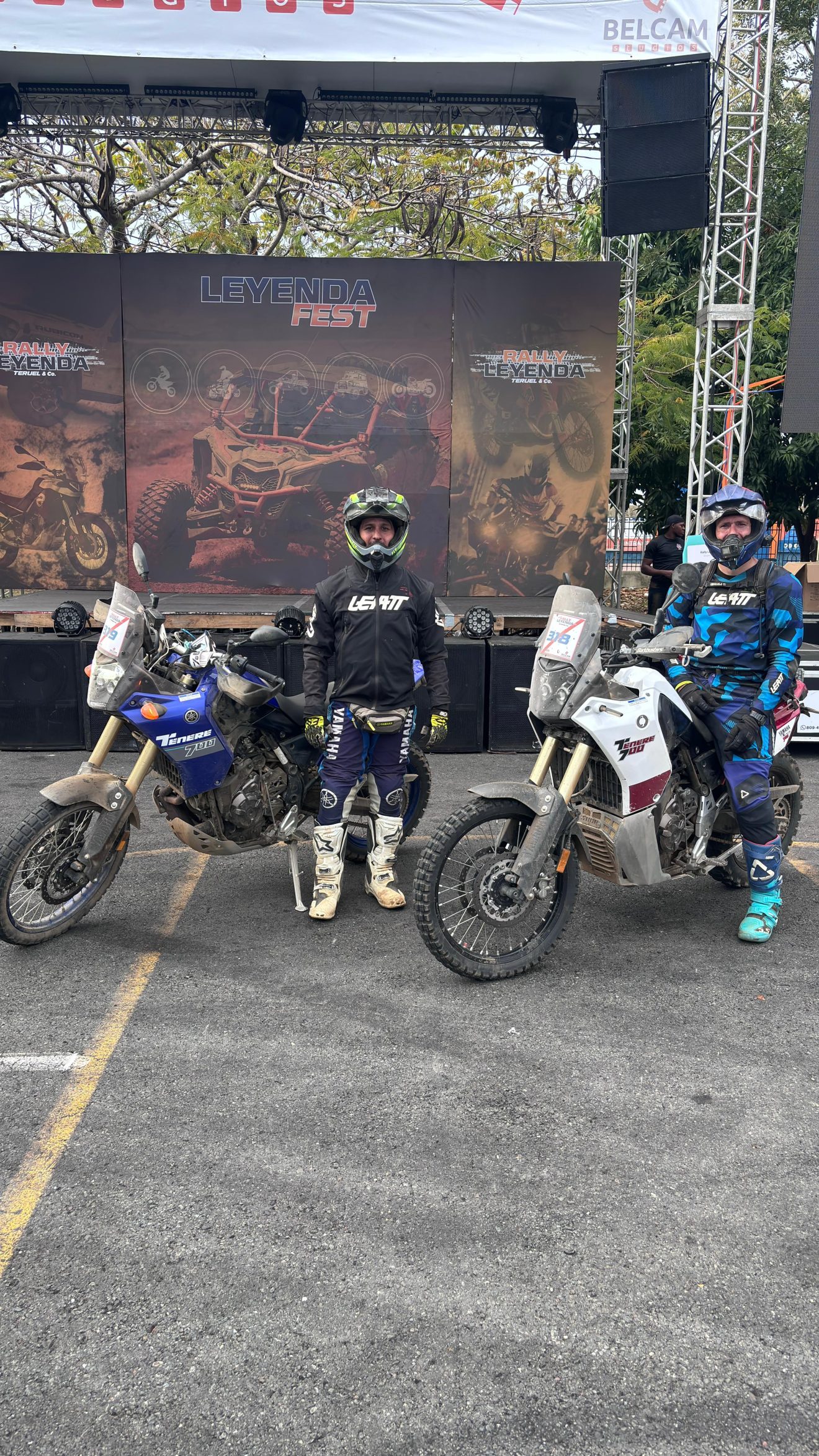Foto 3, Competidores en la Yamaha Ténéré 700 Dual.