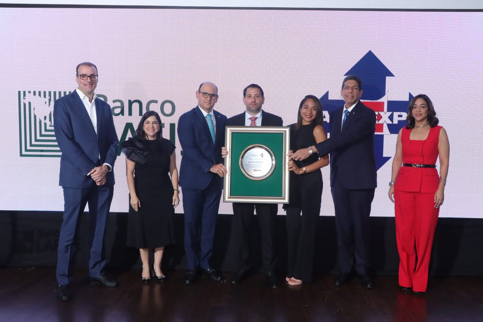 Foto 1, Entrega del premio.