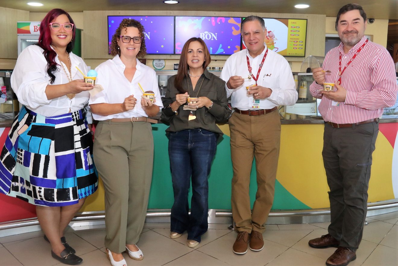 Foto 2, José Fernández, Carolina Pantaleón, Rita Sellares, Guillermo Botero y Lissett Almonte.