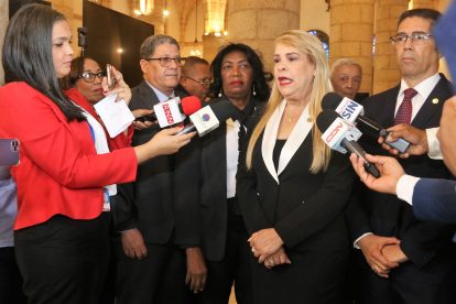 Foto 2, Laura Sánchez se dirige a los presentes en los actos del Día del Notario. (1)