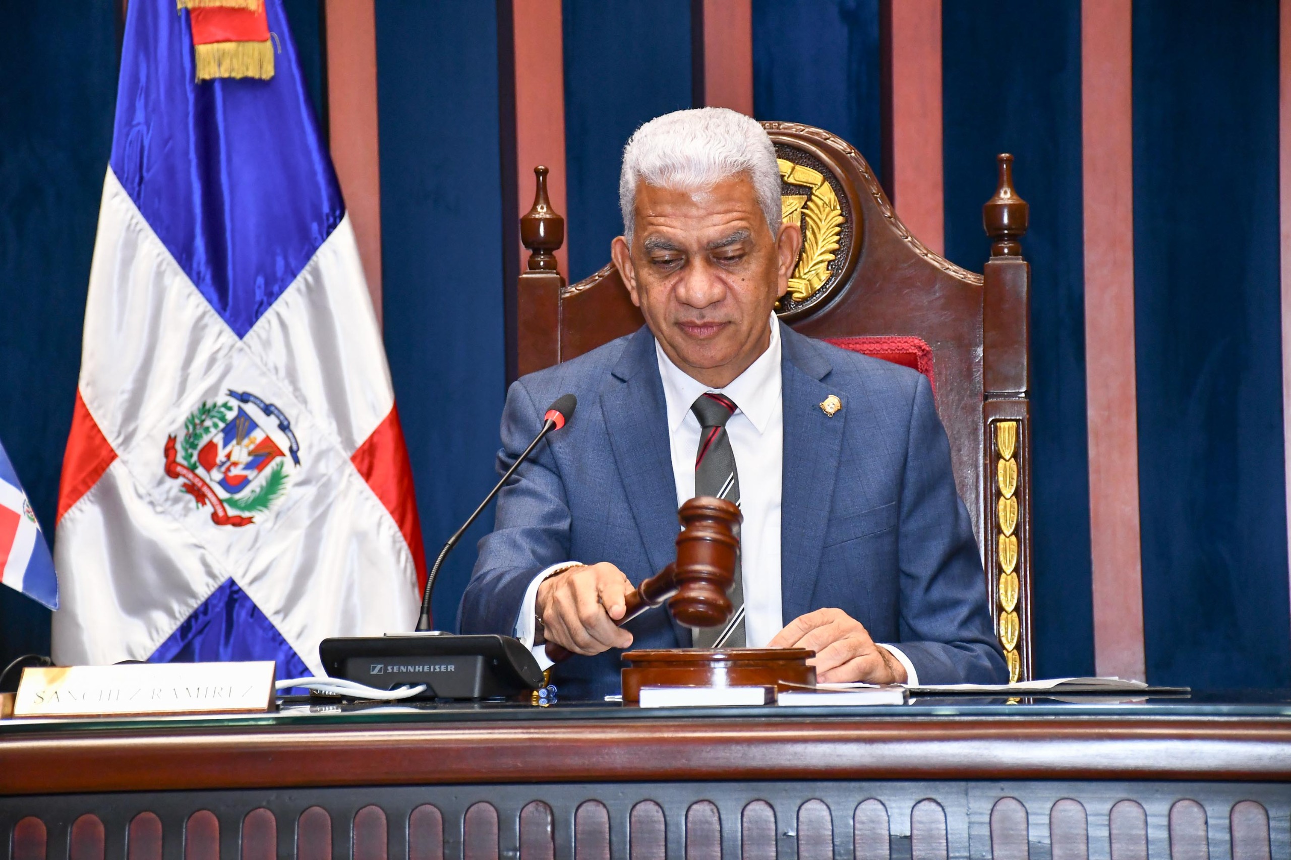 Senado aprueba en primera lectura proyecto de ley Código Penal; castiga ...
